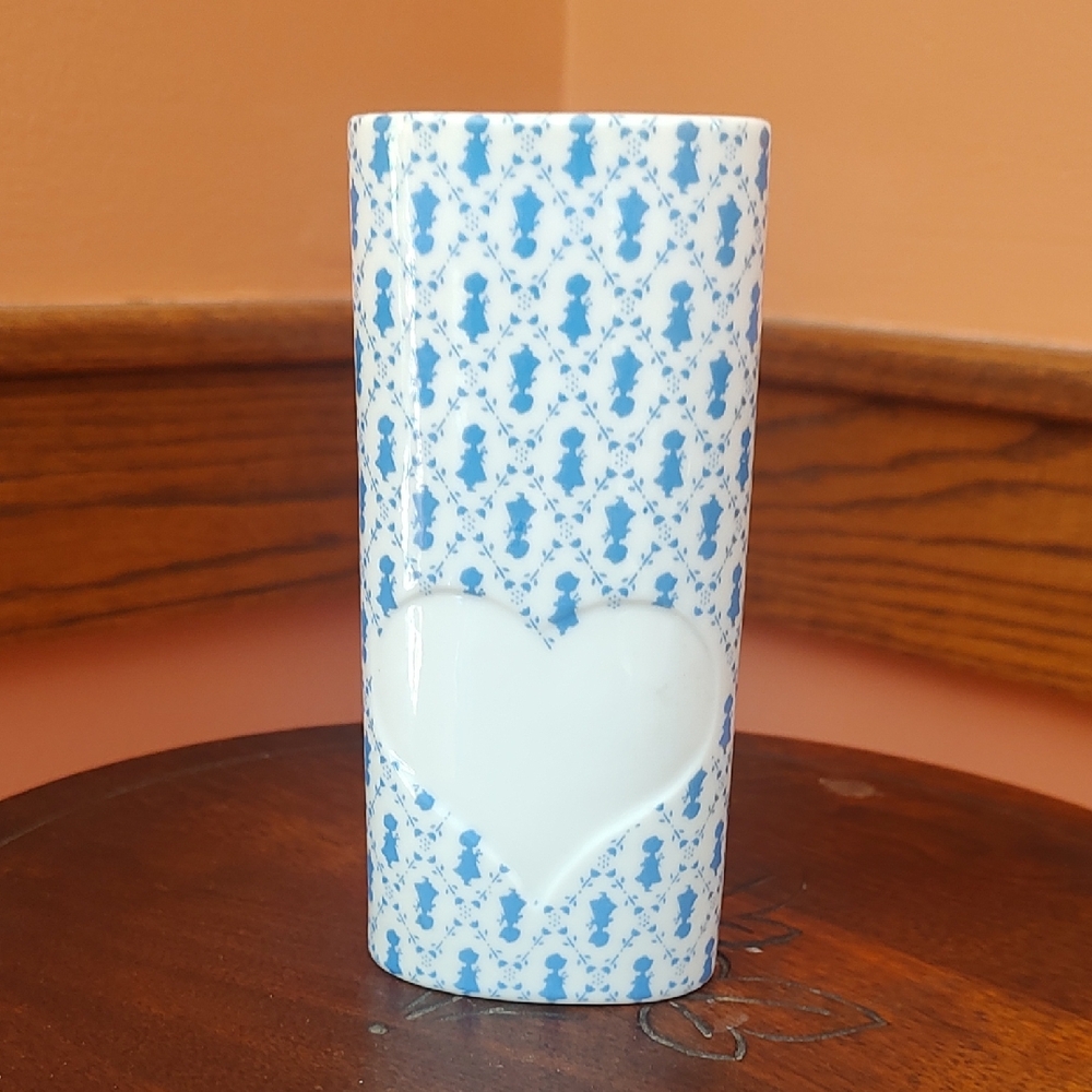 Vintage 1980 Holly Hobbie "Petite Pattern" Blue & White Ceramic Vase, Heart 6"